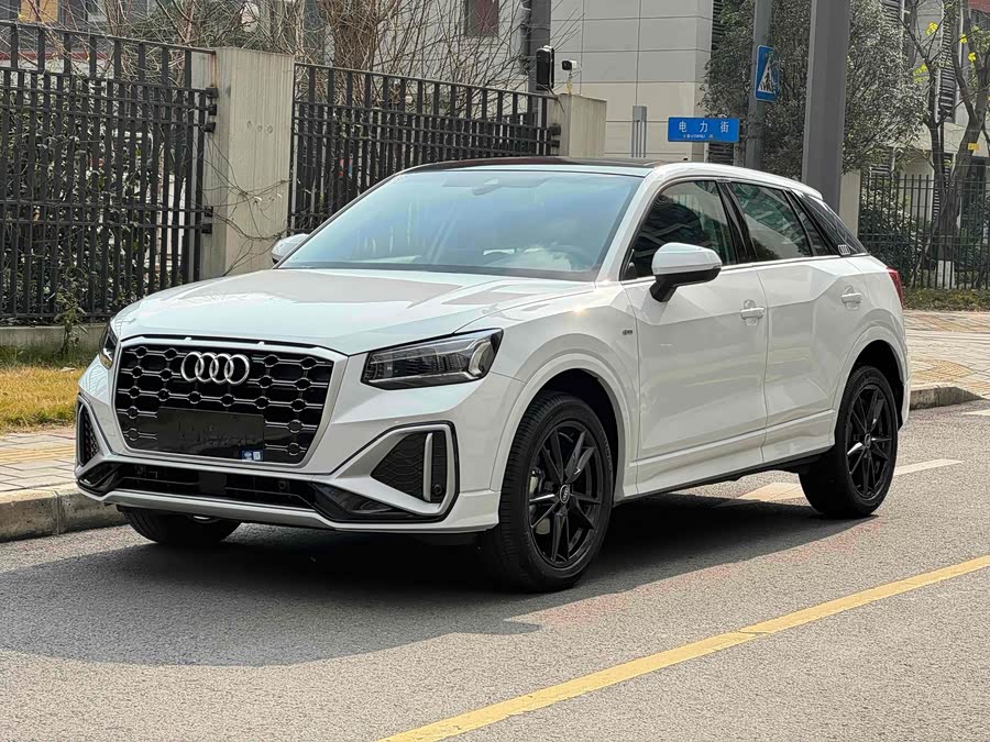 Audi Q2L 2022 35 TFSI Progressive Dynamic Edition