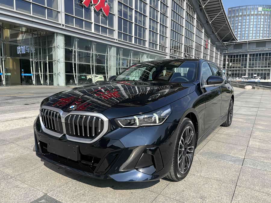 2026 BMW 5 Series 530Li Leading Edition M Sport Package