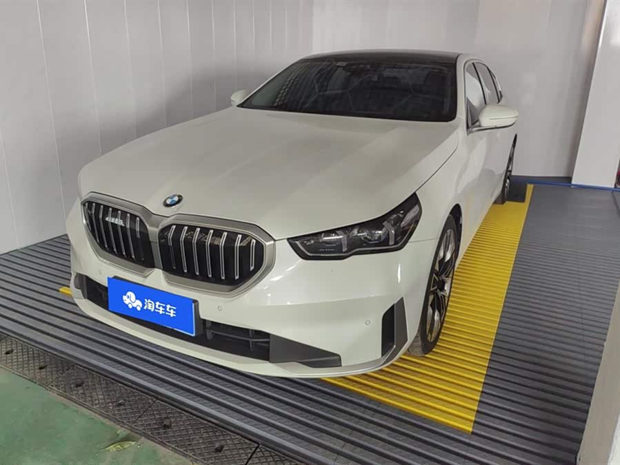 BMW 5 Series 2024 530Li Luxury Package