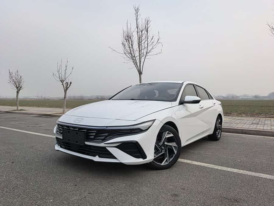 Hyundai Elantra 2023 1.5L CVT LUX Premium Edition