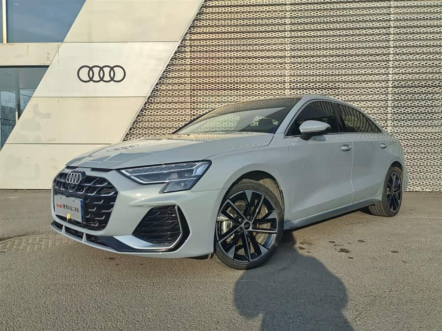 Audi A3 2025 A3L Limousine 35TFSI Flying Spur Premium Edition