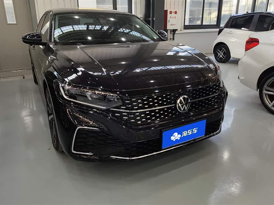 2022 Volkswagen Passat 330TSI Starry Sky Luxury Edition