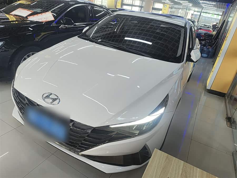 Hyundai Elantra 2022 1.5L CVT LUX Premium Edition