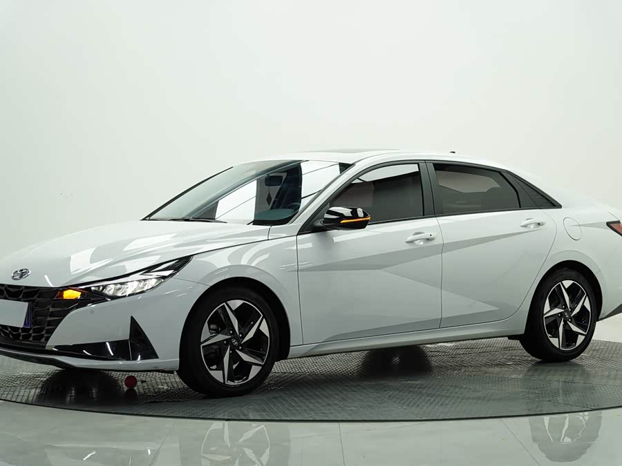 Hyundai Elantra 2022 1.5L CVT LUX Premium Edition