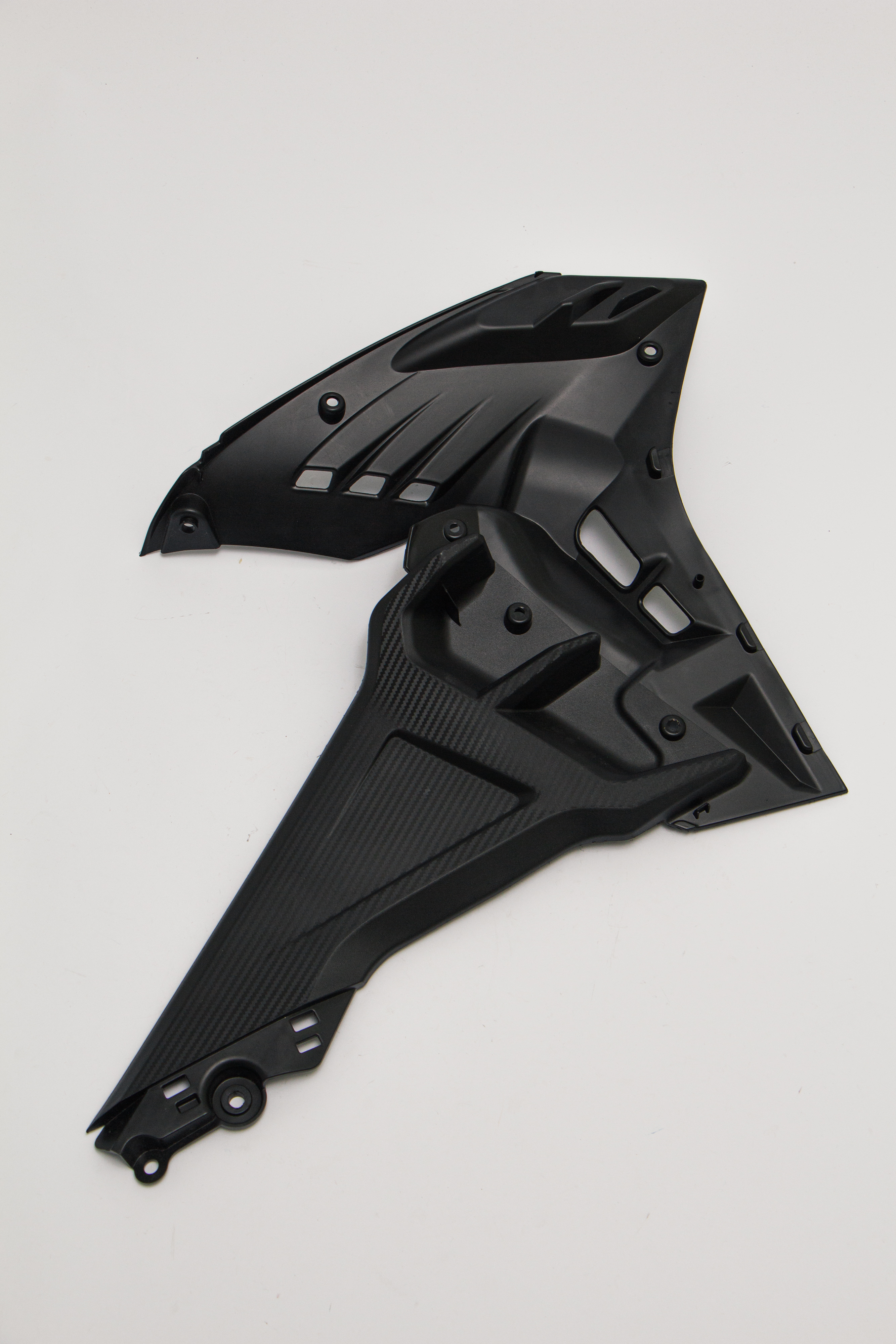 Изображение BRO0041 Облицовка бензобака нижняя правая