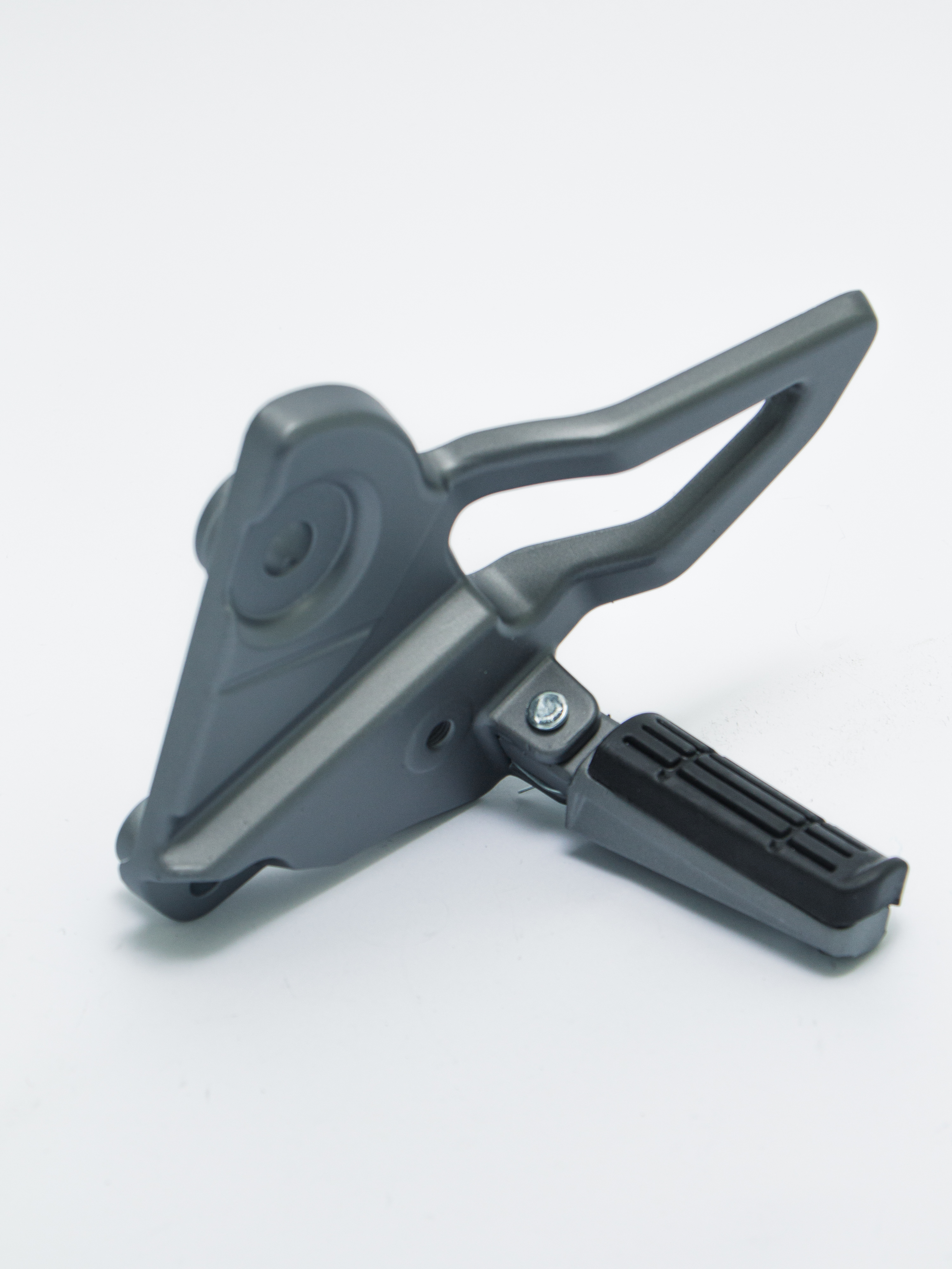 Изображение CMN0024 Подножка водителя левая