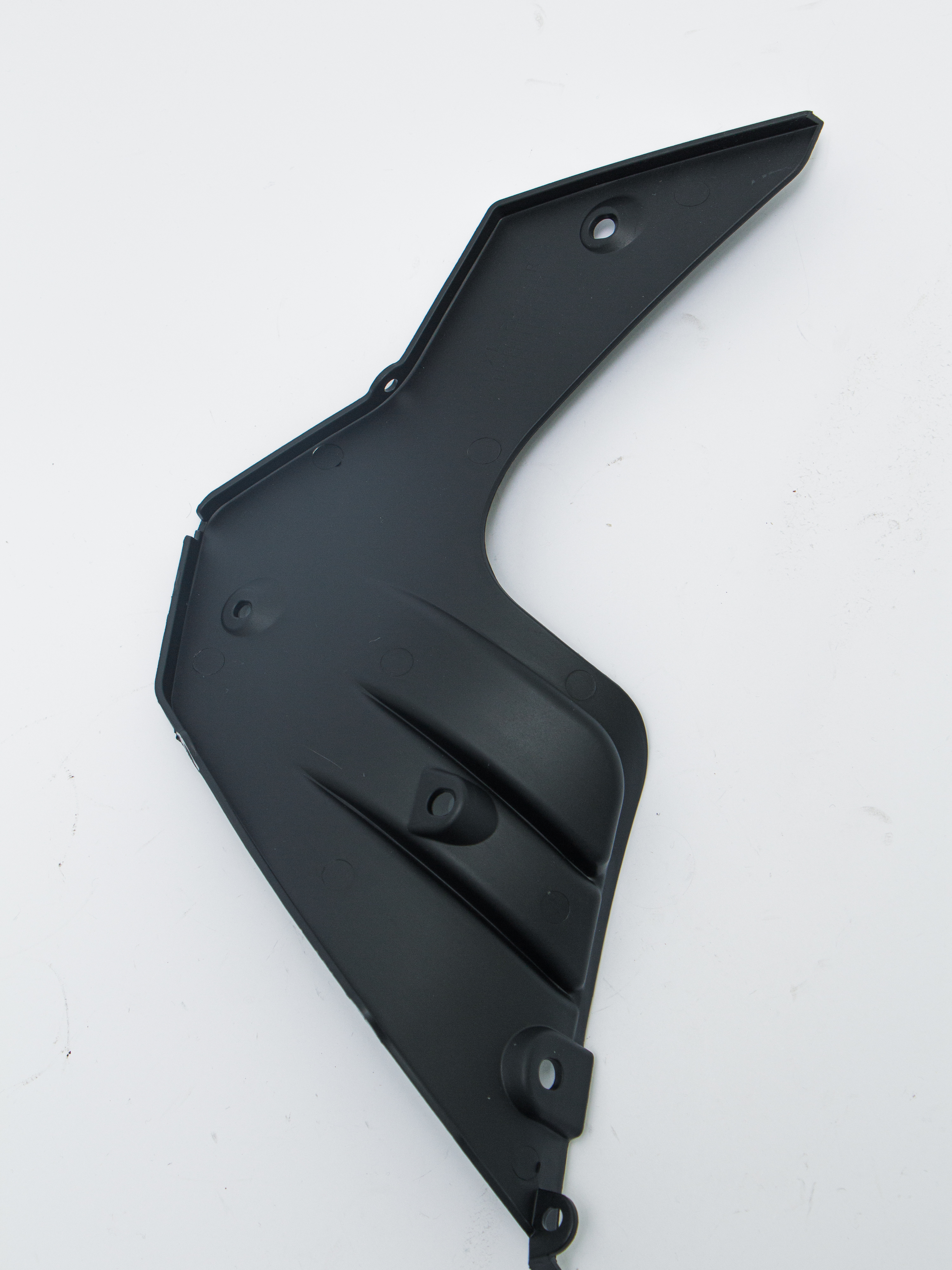 Изображение XSR0046 Облицовка бензобака внутренняя правая