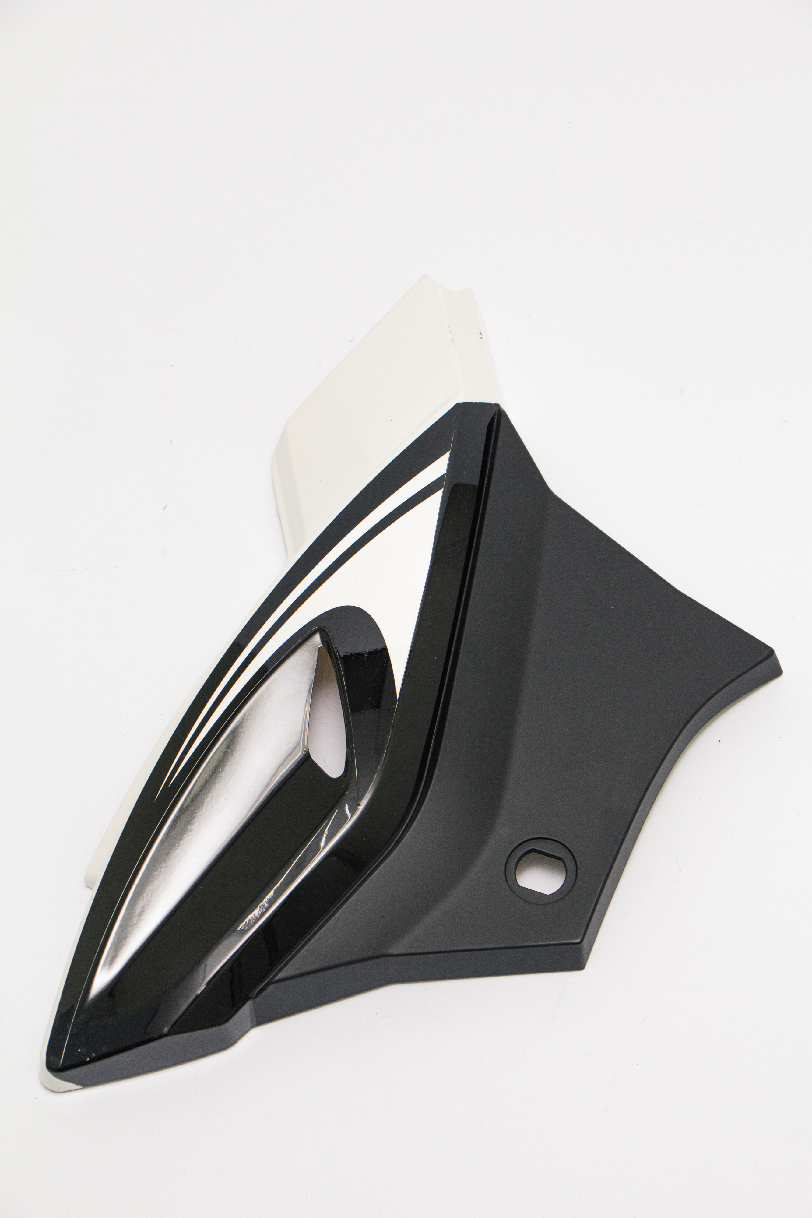 Изображение MAG2059 Облицовка аккумуляторного отсека правая