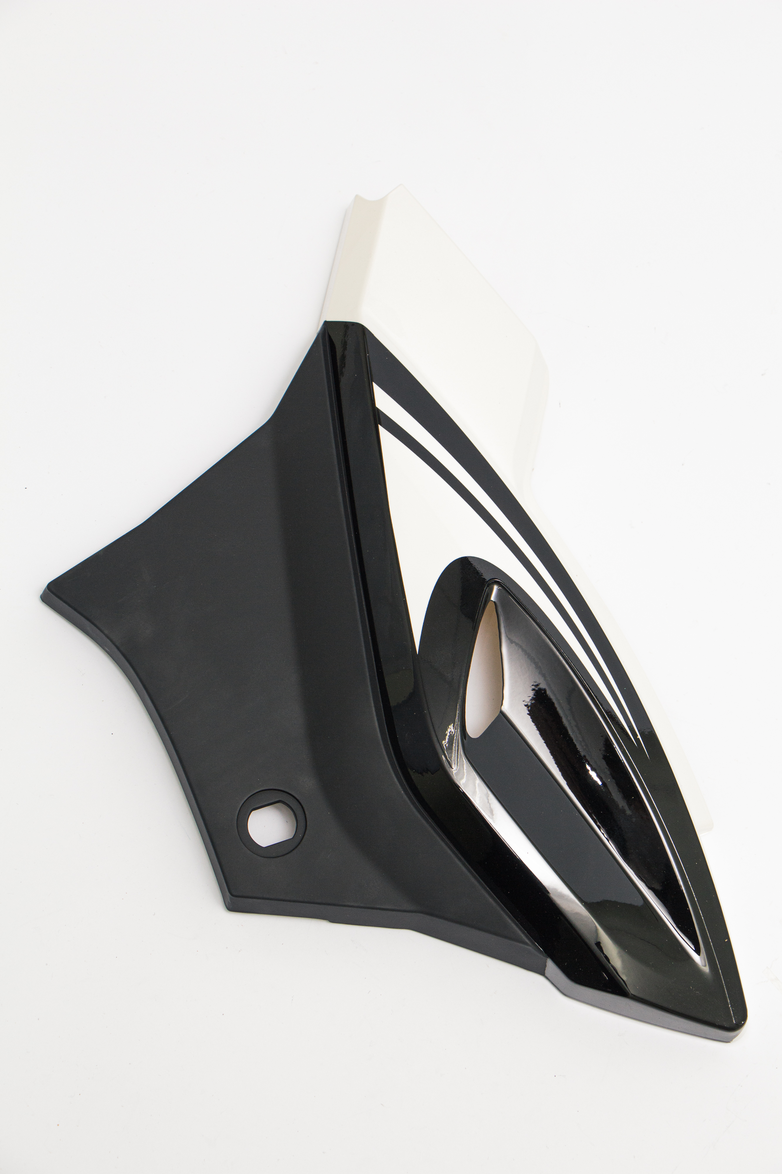 Изображение MAG2058 Облицовка аккумуляторного отсека левая