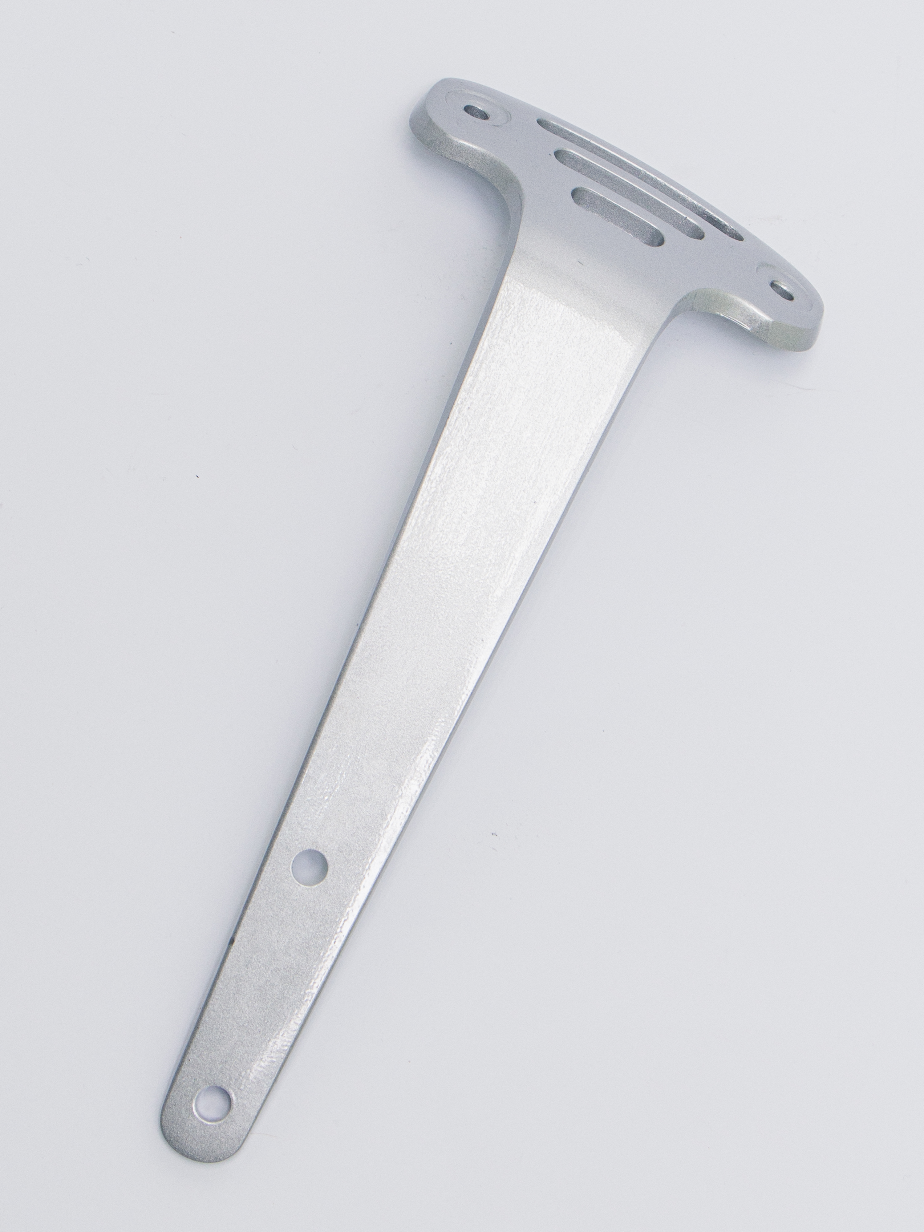 Изображение CKA0044 Кронштейн крыла правый