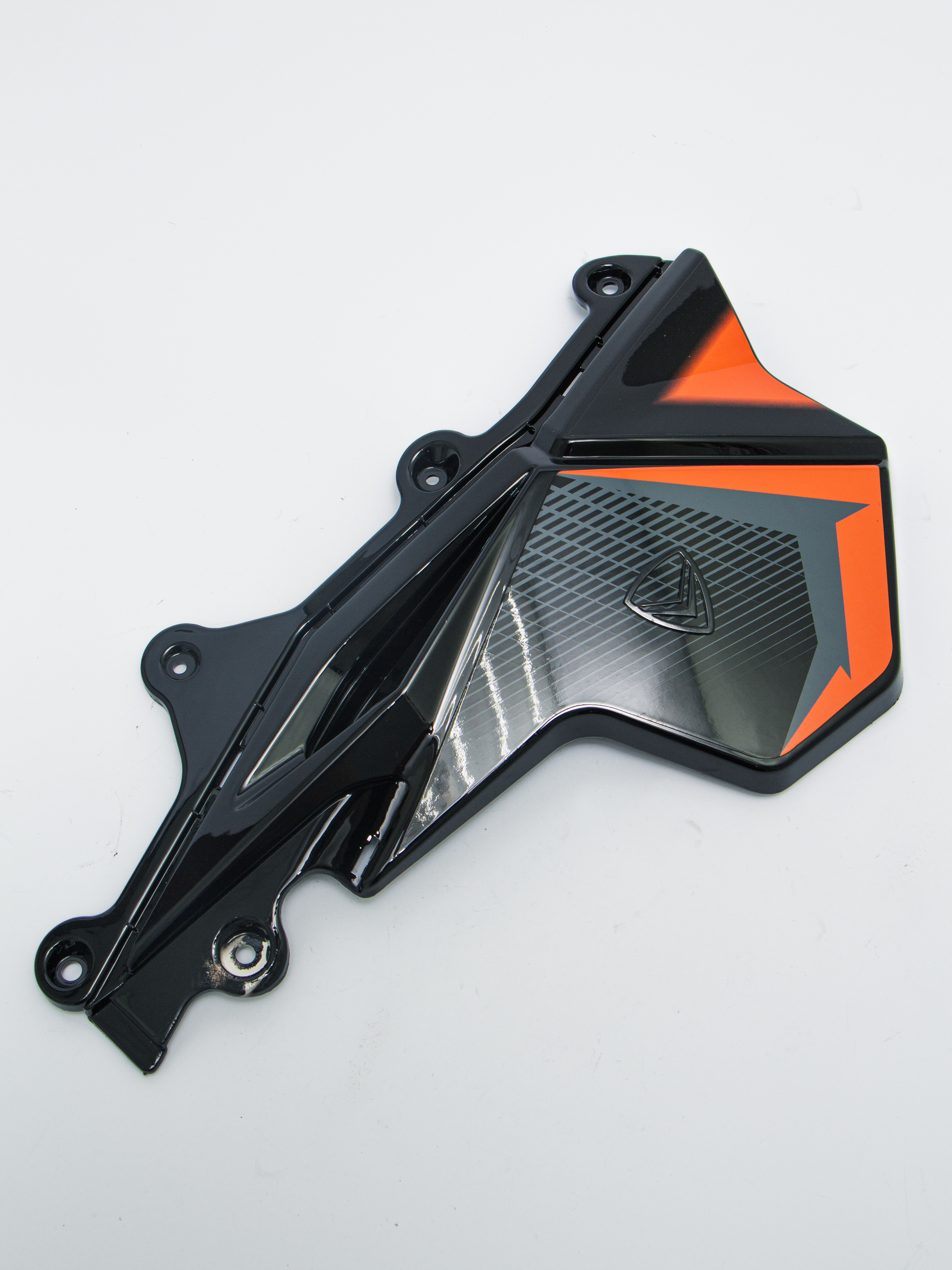 Изображение XSR0050 Облицовка бензобака нижняя правая