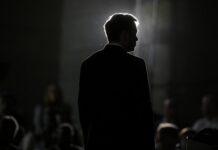 Миллиардер из США ответил на призывы расследовать его международные контакты 42f57556-87d7-4a19-be9e-c72fb5ecbed6-678be38f