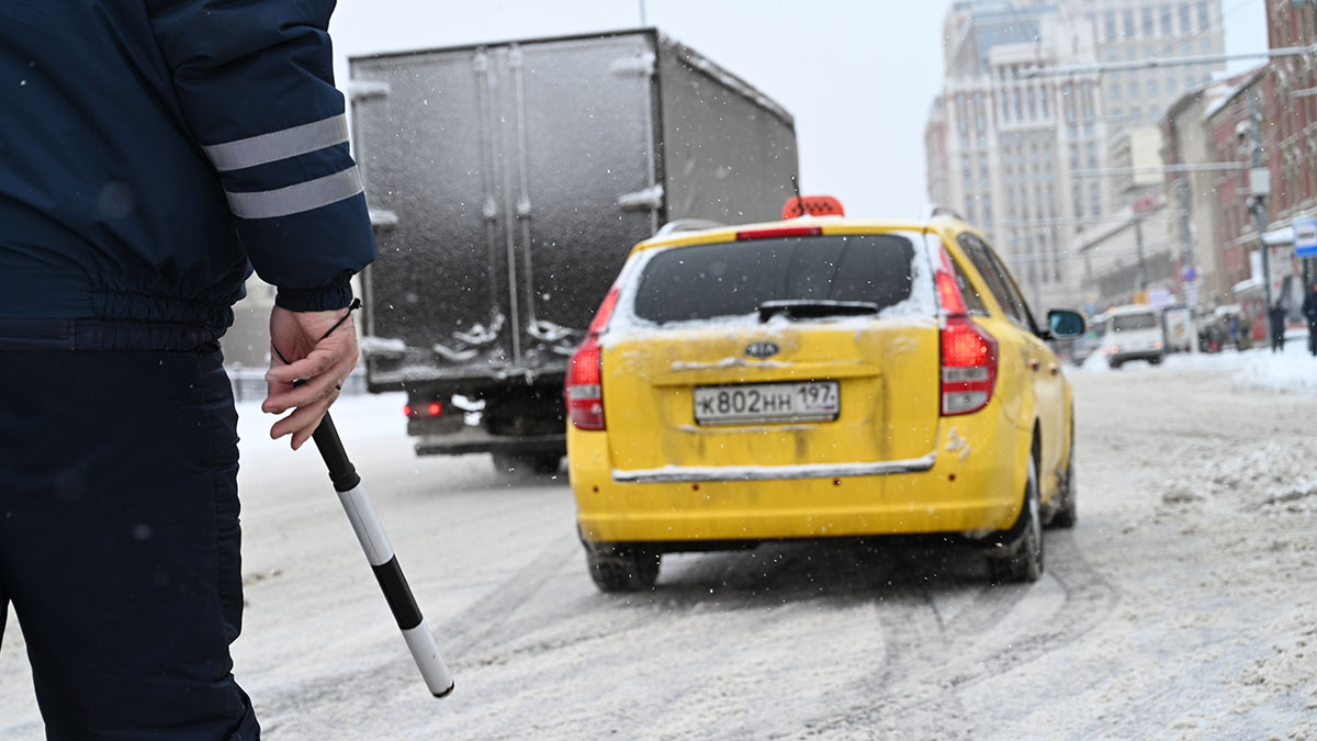 В Москве ограничили движение из-за затопления шоссе