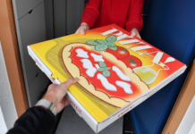 Конфликт из-за чаевых: курьер совершила нападение на клиента во Флориде 5cf39bb3-9e91-4b5a-b7ce-820551211ae0-67c0de7e