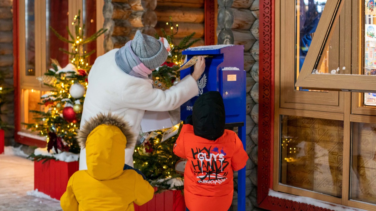 «Зимняя почта» объединила Москву: 50 тысяч открыток в сердце зимнего праздника