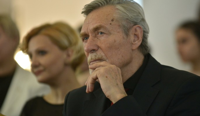 Поменял фамилию, жил у цыган и бросил жену ради вдовы друга: что стало с известным Михайловым