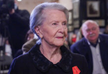 Наследство семьи Максимовых оценили в 10 миллиардов рублей Вручение памятных знаков Чайка в МХТ имени Чехова