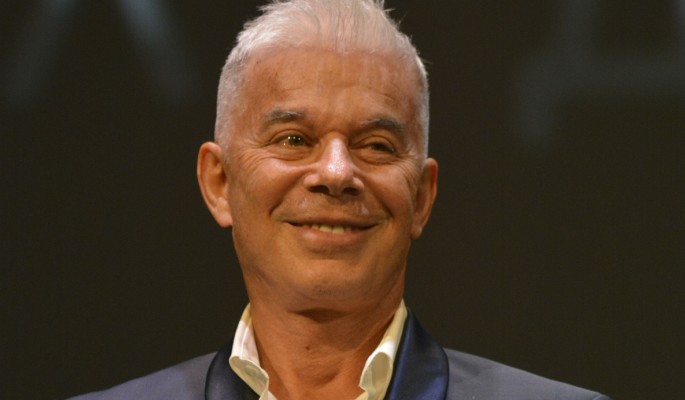 "Кончились деньги": вышвырнутый на улицу Газманов запел на вокзале ради крошки хлеба