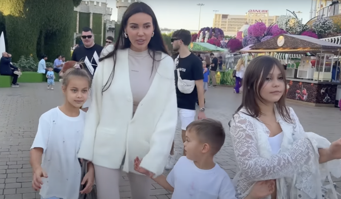 После долгого отсутствия "дочка" перестала узнавать Оксану Самойлову: Как будто я ее не рожала!