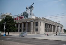Россиянин поделился яркими впечатлениями от путешествия в Северную Корею 0e1f7977-b6e9-48de-8a58-589b0385e6bf-6801d608
