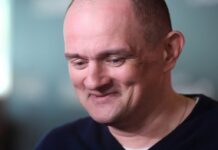 Талантливый актер Сергей Фролов продолжает работу несмотря на временные трудности 350951df-14a5-4056-a1f5-0224b00160fb-67f132ee