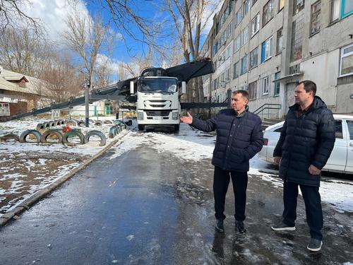 По запросу керчан была закуплена техника для обрезки деревьев