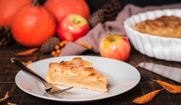 Ароматный домашний пирог с тыквой и яблоками: простой рецепт для домашнего чаепития 