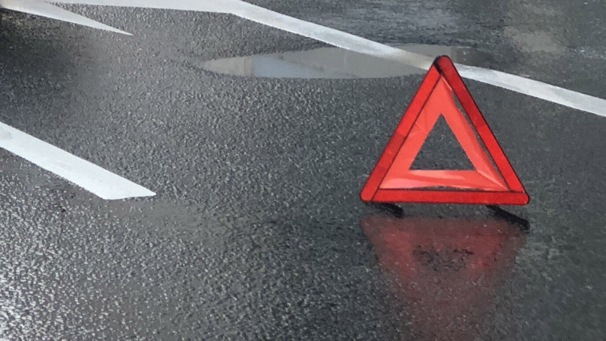 Два грузовика столкнулись на внешней стороне 67-го километра МКАД