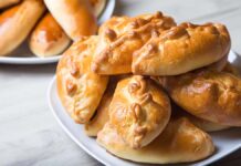 Инцидент с отравлением пирожками со ртутью раскрыл тщательно спланированное преступление TraditionalRussianBakedPiespirozhkiClose-upSelectiveFocus