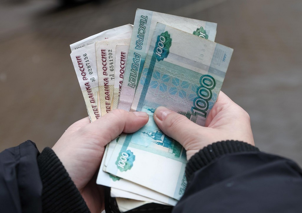 Россиянам назвали необходимую сумму наличных под рукой