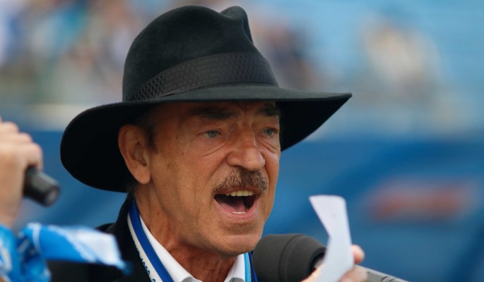 Михаил Боярский сломал руку