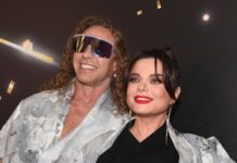 Танцующий Тарзан зарядил Королеву позитивом tanczuyushhij tarzan zaryadil korolevu pozitivom-onlymainnews-ru-174072527500-0