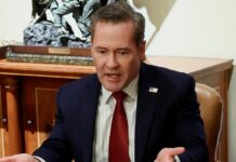 Дональд Трамп и Майкл Уолтц в фокусе обсуждений после утечки данных через Signal donald tramp i majkl uoltcz v fokuse obsuzhdenij posle utechki dannyh cherez -onlymainnews-ru-174313597700-0