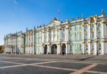 Эрмитаж в Санкт-Петербурге привлекает внимание необычным дресс-кодом для посетителей TheWinterPalaceInSaint-petersburgRussiaWasTheOfficialResidence