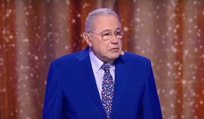 Отказавшийся от дочери Петросян хочет лишить ее жилья