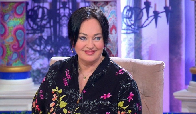 "Давай поженимся!": ставшего звездой соцсетей ударника с телефоном взяла в оборот Гузеева