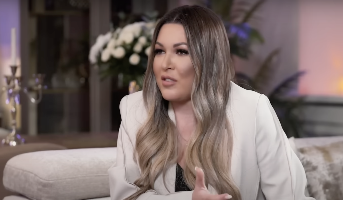 Ирину Дубцову обокрали во время гастролей: не может вернуться домой