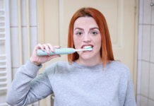 Ирина Гришина раскрыла плюсы обычной зубной щетки для здоровья улыбки irina grishina raskryla plyusy obychnoj zubnoj shhetki dlya zdorovya ulybki-onlymainnews-ru-174280006500-0