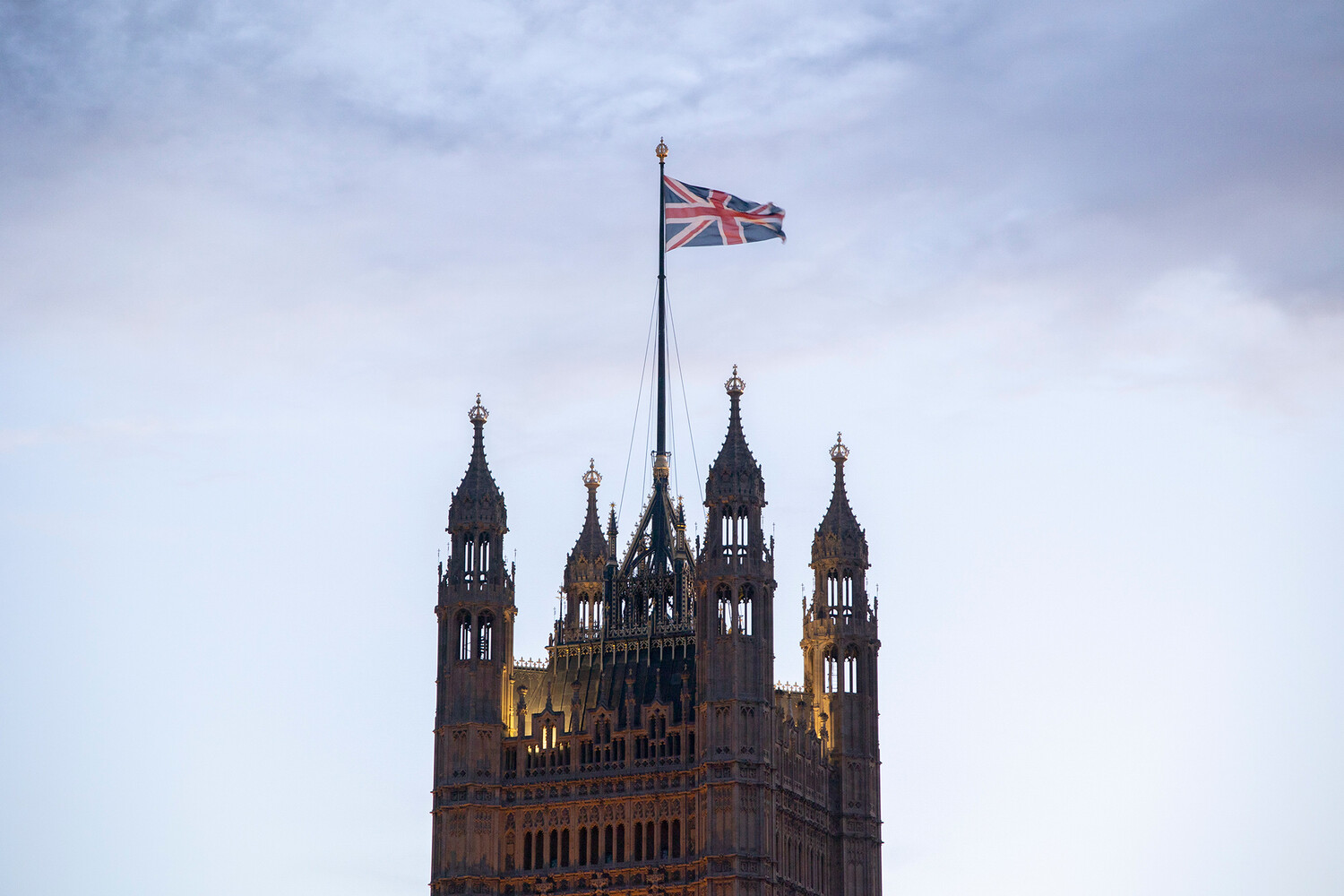 Лондон готовит авантюрный план по депортации мигрантов в Албанию и Балканы-0