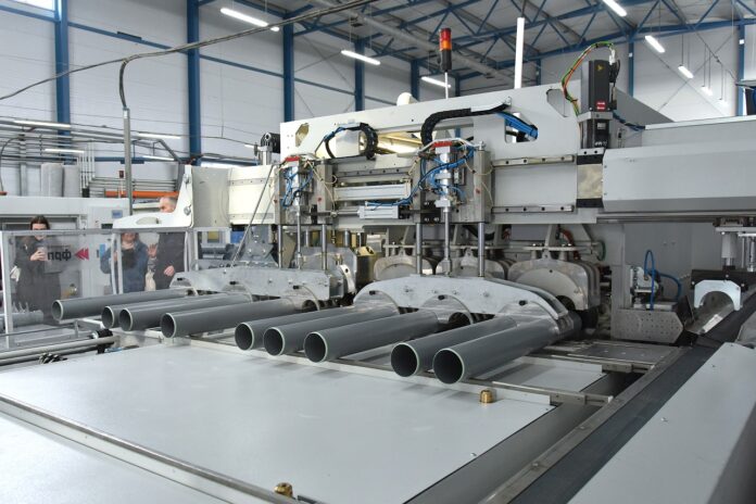 Производственная компания «Контур» и Фонд технологического развития открыли линию труб ЖКХ в Свердловской области-0