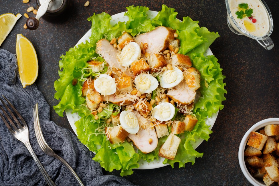 salat cezar_onlymainnews - onlymainnews салат цезарь