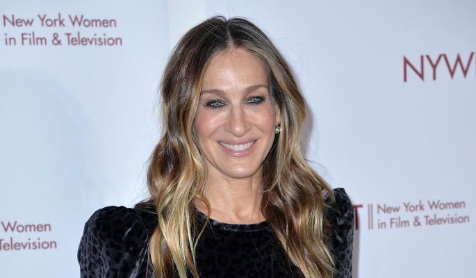 Выглядит как девочка: актриса Сара Джессика Паркер отмечает 59-летие