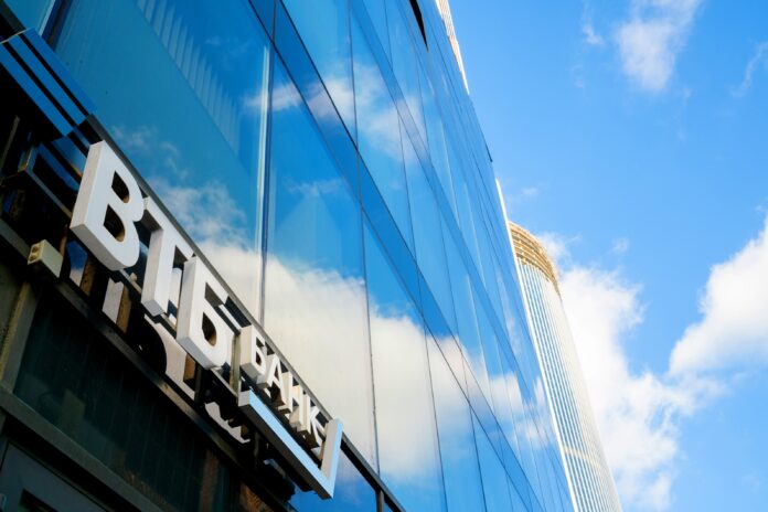 Сергей Устюгов и Юлия Чепалова стартуют в Югорском марафоне ВТБ-0