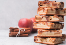 sharlotka s yablokami v multivarke voshititelnyj desert za neskolko shagov-onlymainnews-ru-174144929900-0