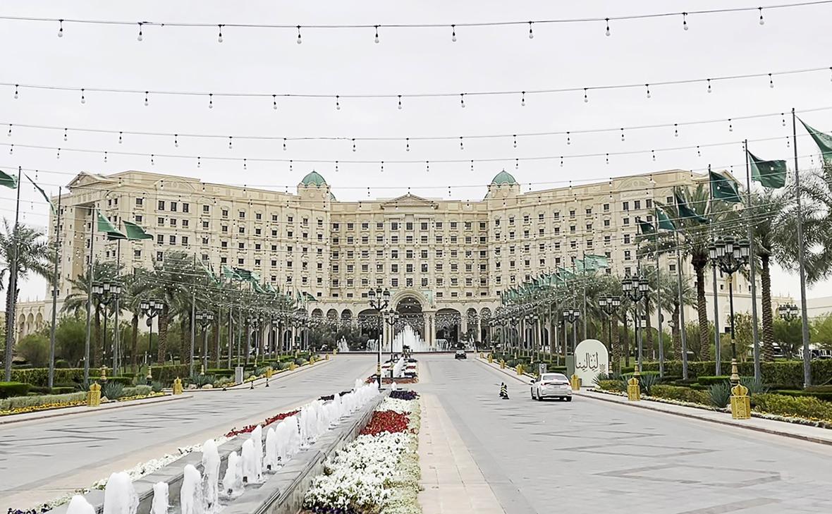 Отель The Ritz-Carlton, в котором проходят переговоры делегаций России и США (Андрей Рыженко / ТАСС)