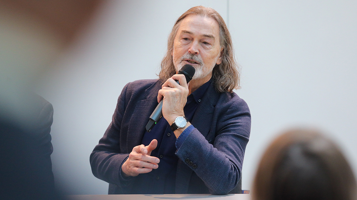 «Работа бесценна»: Сафронов оценил портрет, который Путин подарил Трампу