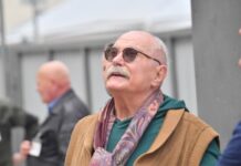 Удивительное сходство Никиты Михалкова с героем картины Василия Сурикова в Новосибирске udivitelnoe shodstvo nikity mihalkova s geroem kartiny vasiliya surikova v novosibirske-onlymainnews-ru-174234923100-0