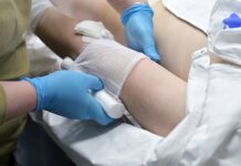 Военные медики Мур Док и Кедр о жестоких реалиях СВО и спасении раненых voennye mediki mur dok i kedr o zhestokih realiyah svo i spasenii ranenyh-onlymainnews-ru-174297110300-0