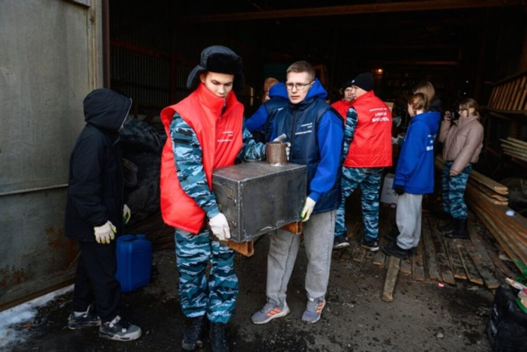 Алексей Вихарев и Волонтерский центр Ирбита прорываются с гуманитарным грузом для СВО