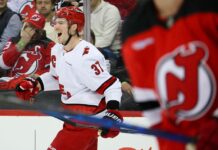 Андрей Свечников и Каролина Харрикейнз движутся к Кубку Стэнли с хет-триком в Роли andrej svechnikov i karolina harrikejnz dvizhutsya k kubku stenli s hettrikom v roli-onlymainnews-ru-174591816200-0